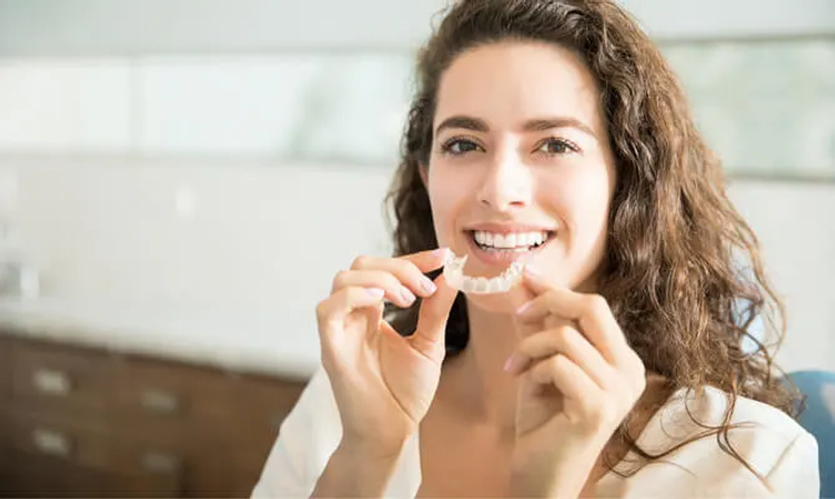 Invisible Braces vs. Metal Braces: Pros and Cons